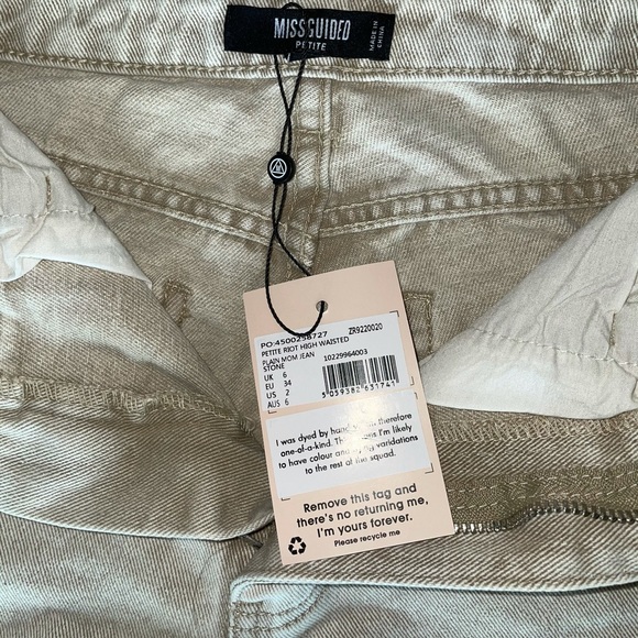 BNWT Petite High Waisted Mom Jeans - Picture 3 of 3